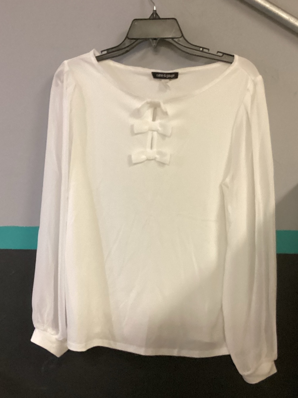 Cable & Gauge White Long Sleeve Bow-Front Blouse